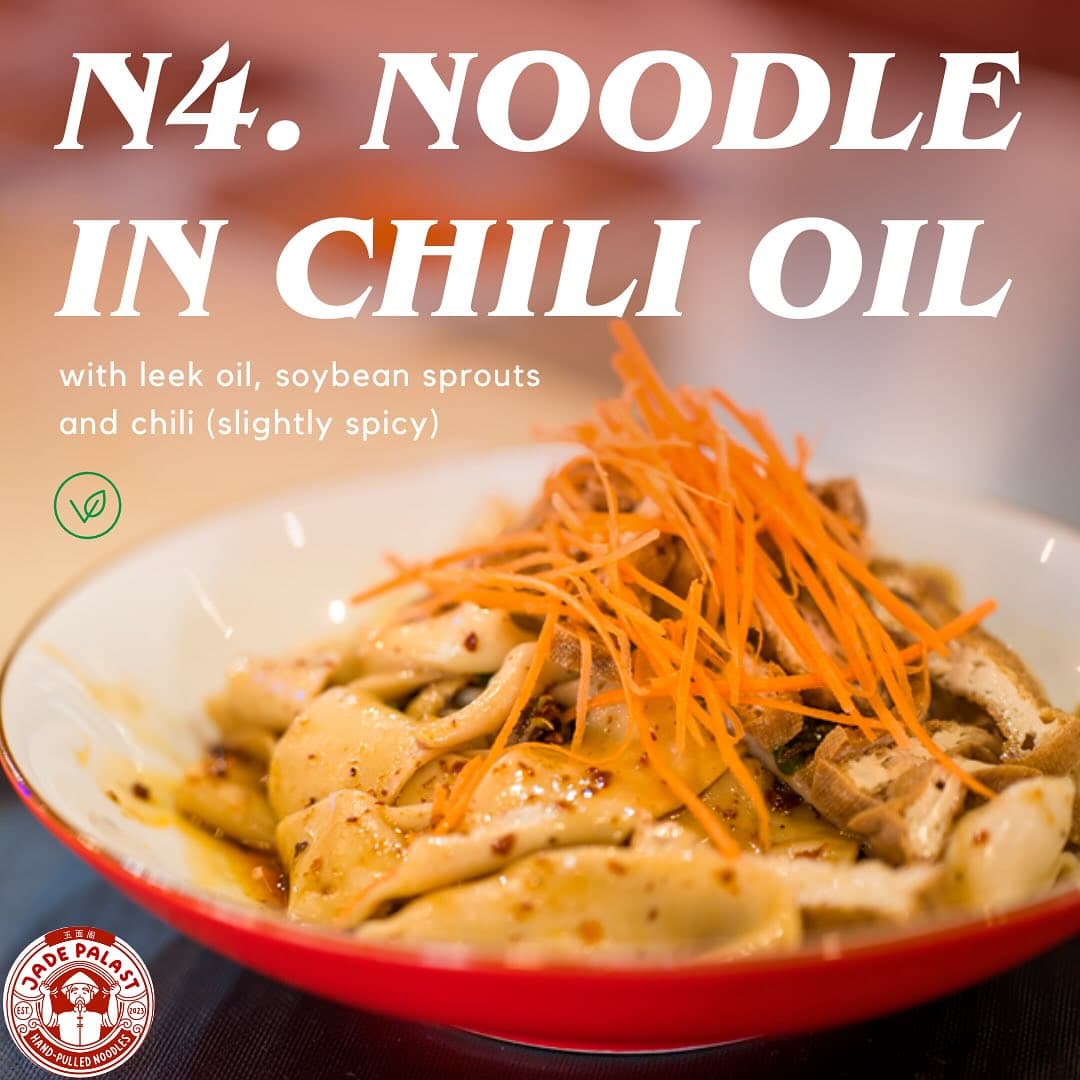 N4. Nudeln in Chiliöl mit Lauchöl und Sojasprossen